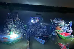 Nhảy xuống sông Sài Gòn bỏ trốn khi bị phát hiện hút cát lậu