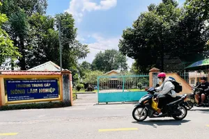 Đang học thì trường dừng dạy, phụ huynh kiện đòi bồi thường