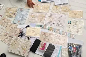 Phát hiện hàng trăm bằng thạc sĩ, đại học... giả trong phòng trọ ở Bình Dương