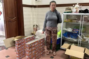 Đang vận chuyển pháo hoa nổ bằng giao hàng nhanh thì bị bắt