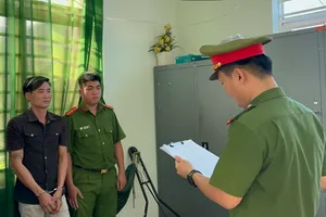 Bắt tạm giam người lái ô tô gây sự với xe khác trên đường ở Bình Dương 