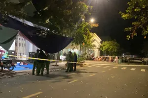 Ẩu đả sau cuộc nhậu, người phụ nữ bị đâm tử vong