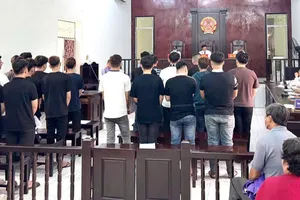 Bình Dương: 25 học sinh THPT lãnh án vì mang hung khí đi hỗn chiến