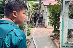 Bình Dương: Công an giải cứu đôi nam nữ bị khống chế bằng súng trong phòng trọ