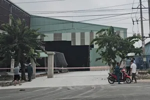 Vụ sập nhà xưởng 3 người tử vong ở Bình Dương: Khởi tố người nước ngoài và chủ thầu