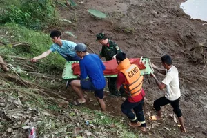 Bình Phước: Người thân bất lực nhìn dòng nước cuốn hai bé trai