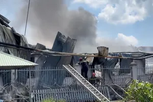 Cháy công ty trong khu công nghiệp Sóng Thần 3