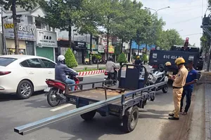 CSGT Bình Dương xử lý hàng loạt xe 3, 4 bánh tự chế vi phạm