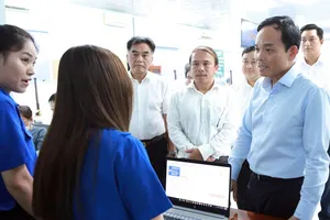 Bí thư TP.HCM Trần Lưu Quang làm việc với phường Bình Dương