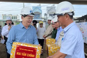 Phó Thủ tướng Mai Văn Chính thị sát đường Vành đai 3 TP.HCM