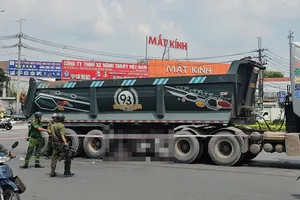 2 cô gái trẻ tử vong thương tâm dưới gầm xe ben