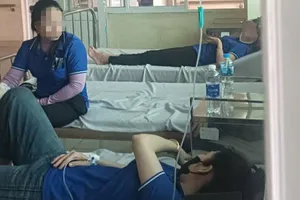 TP.HCM: Nhiều công nhân nhập viện sau bữa ăn trưa