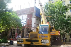 Cần cẩu gãy đôi, một công nhân tử vong tại chỗ