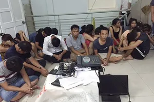 Nhiều ông chồng nộp đơn ly hôn vì vợ mê đỏ đen