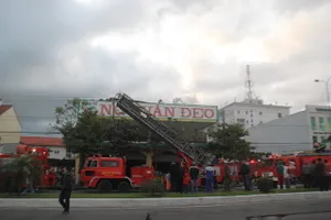 Đà Nẵng: Cháy lớn tại salon gỗ Ngô Văn Đeo