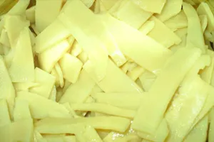 Người dân tự nguyện giao nộp măng tươi nhuộm chất vàng ô gây ung thư