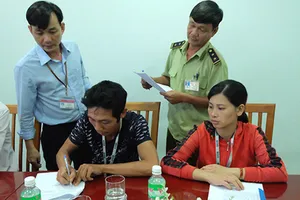 Đà Nẵng: Tạm đình chỉ 'lò' nhuộm gà bằng chất vàng ô