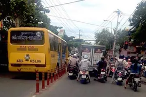 Tạm đình chỉ hoạt động 1 xe buýt vì dân 'tố' trên Facebook