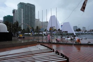 Đà Nẵng: Đại hội thể thao bãi biển 'chạy' bão