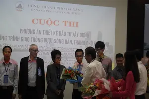 Đà Nẵng: Làm hầm chui hay cầu vượt sông Hàn?