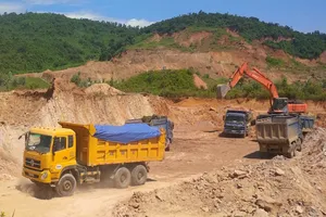 Siết chặt việc vận chuyển đất đá tại trường bắn 327