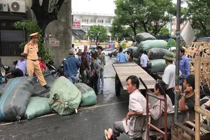 Phát hiện hàng chục kiện hàng không nguồn gốc trên tàu 