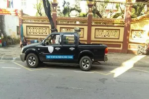 Đà Nẵng: Dân mách CSGT xe biển xanh vi phạm