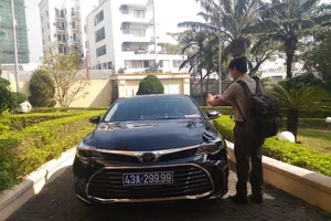 Bí thư Đà Nẵng bác bỏ thông tin đi xe biển số giả