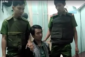 Củng cố hồ sơ khởi tố bị can cướp ngân hàng