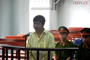 Một phóng viên hầu tòa về tội cưỡng đoạt tài sản