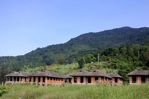 Hàng chục biệt thự cực đẹp bị bỏ hoang tại Sơn Trà