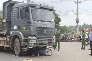 Trên đường khám bệnh trở về bị xe tải cán tử vong