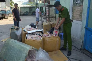 Phát hiện xe tải chở 600 kg sụn gà không rõ nguồn gốc