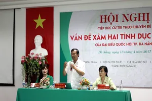 "Bị xâm hại tình dục, chỉ biết ôm nhau khóc"