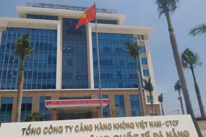 Kỷ luật đội trưởng an ninh sân bay lấy tài sản của khách 