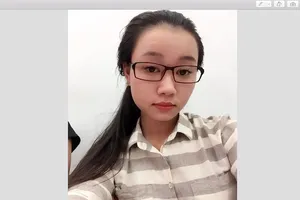 Cô gái trẻ dùng roi điện cướp tiền cụ bà