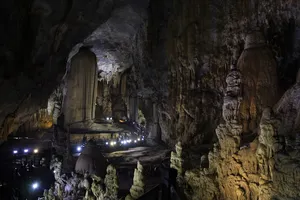 Ngắm vẻ đẹp lộng lẫy khó cưỡng của động Thiên Đường