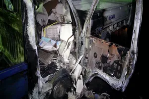 Cháy lớn, nhiều ô tô bị hư hỏng nặng