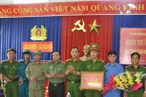 Thưởng nóng 10 triệu đồng cho lực lượng bắt vụ cỏ Mỹ