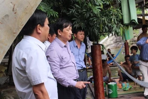 Rầm rộ làm du lịch trái phép tại Hải Vân