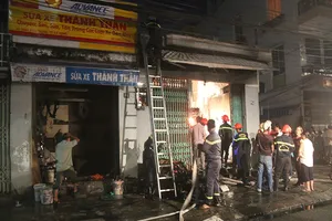 Cả căn nhà bị thiêu rụi tại trung tâm Đà Nẵng