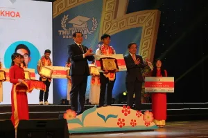 ĐH Đà Nẵng vinh danh 11 tân thủ khoa