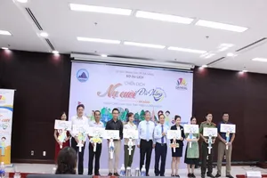 Đà Nẵng kêu gọi người dân cười với du khách