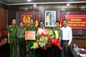 Thủ đoạn mới: Ma túy trên xe, người trên máy bay