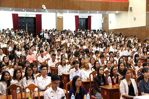 Huy động gần 800 tình nguyện viên phục vụ APEC