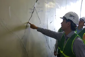 Lãnh đạo Bộ GTVT kiểm tra vết nứt hầm Hải Vân