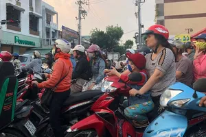 Đà Nẵng kẹt xe kinh hoàng vì đột ngột phân luồng