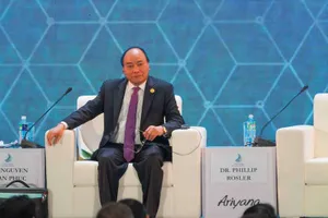 Thủ tướng trả lời nhiều câu hỏi của doanh nghiệp