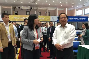 Bộ trưởng Thông tin kiểm tra trung tâm báo chí APEC