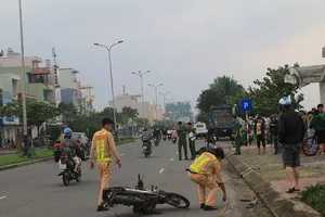2 xe máy va chạm ở Đà Nẵng, 2 người thương vong